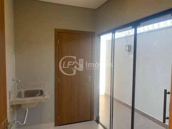 Imagem Venda de Casa Impecável em Campo Grande-MS, Bairro Parque Residencial Rita Vieira: 3 Quartos, 1 Suíte, 2 Salas, 2 Banheiros, 2 Vagas de Garagem, 180m².