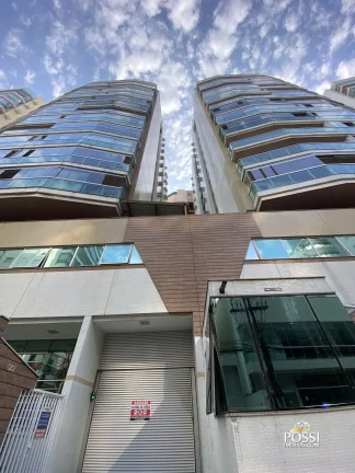 Apartamento na Praia de Itapoã. More a uma quadra da praia de Beverly Hills!