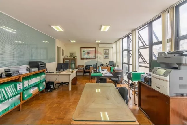 Imagem Oportunidade no centro histórico de SP – Conjunto Comercial de 87m² com renda imediata