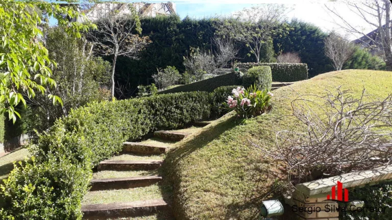 Imagem Casa com 04 Suítes à Venda, em Condomínio Fechado Alto Padrão.