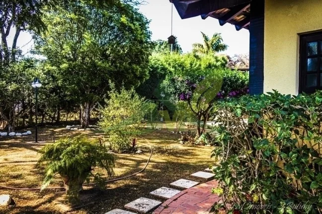 Imagem Chácara Exclusiva em Condomínio à Venda em Atibaia: Conforto e Elegância