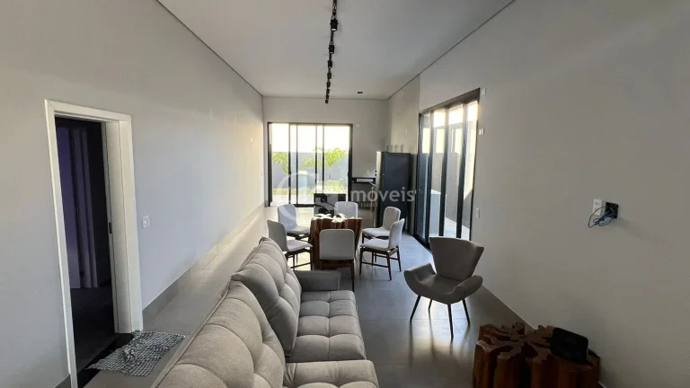 Imagem Imperdível oportunidade! Casa à venda em Alphaville Campo Grande-MS com 3 quartos, 3 suítes, 3 salas e 330m². Confira!