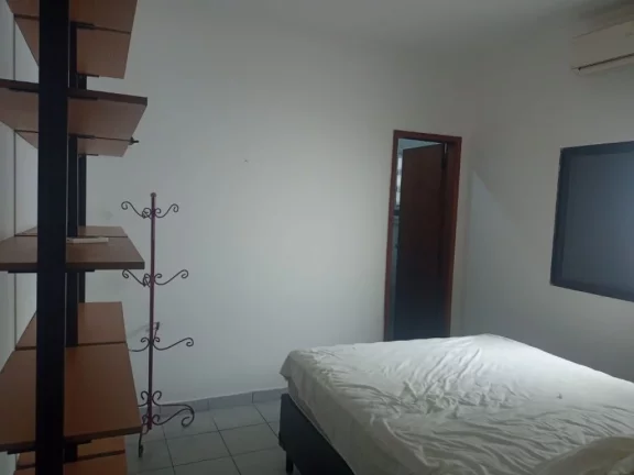 Imagem Casa, 3 dormitorios sendo 2 suites, sala e cozinha em espaço integrado, cozinha com movéis planejados, espaço gourmet com churrasqueira, 70 metros da praia. Orla da Praia com coclivia playground e monitoramento. Agende sua visita! WhatssApp (13) 99154-395