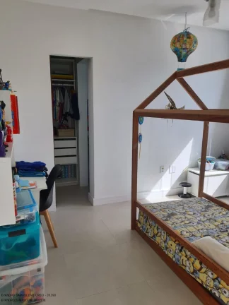 Imagem Casa em Condomínio com 3 suítes e 2 vagas de garagem em Vila de Abrantes, Camaçari-BA: confira!