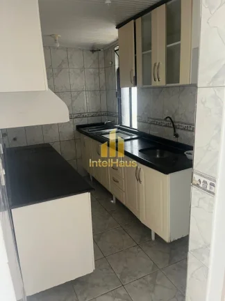 Imagem Apartamento com 2 dormitórios, sala para dois ambientes, cozinha com armários e cooktop, 1 banheir...