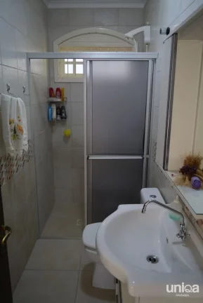 Imagem Sobrado com 04 dormitórios sendo 01 suite com closed e hidromassagem.