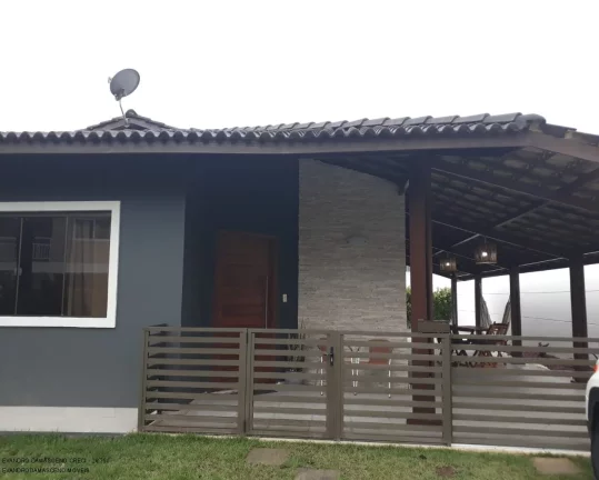 Imagem Casa de Alto Padrão em Condomínio à Venda em Camaçari-BA - 3 quartos, 1 suíte, 2 salas, 1 banheiro, 4 vagas, 130,00 m².