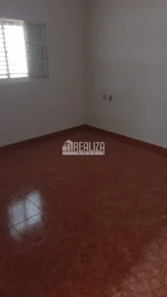 Imagem Linda Casa à Venda em Conj. Hab. Ricardo Bozola, Igarapava