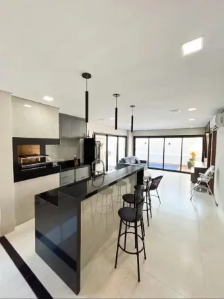 Imagem Casa em Condomínio para Venda em Cuiabá / MT no bairro Jardim Imperial