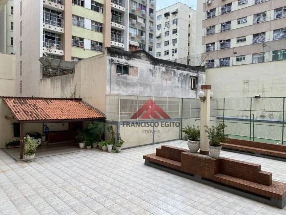 Imagem Apartamento em local previligiado no miolo de icarai,constituido por salão 03 quartos dependencias completa,vaga de garagem na escritura,andar alto so