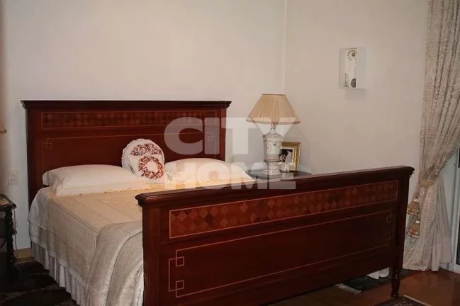 Imagem Excelente apto com 367 m² de área útil no melhor do Panamby. Living enorme, com lareira e varanda...
