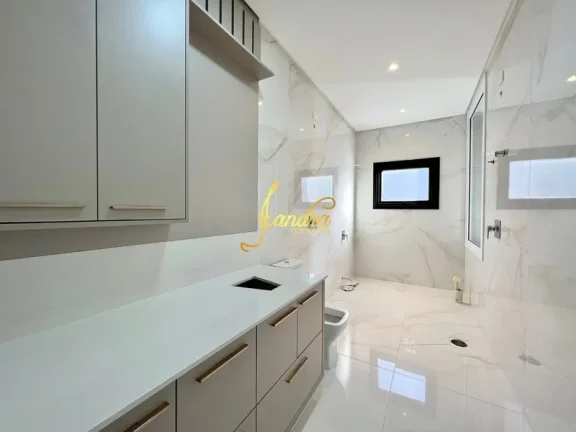 Imagem Sobrado em condomínio fechado com 04 suites mobiliada e decorada