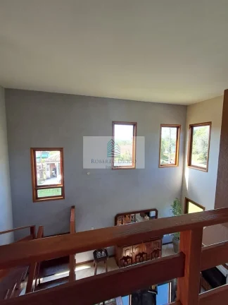 Imagem Imperdível: Casa à venda em Itatiaia-RJ, 5 quartos, 2 suítes, 1 sala, 5 banheiros, 4 vagas, 373,64m² de área. Confira já!