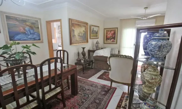 Imagem Apartamento quadra mar com 3 dormitórios sendo 1 suíte e 1 vaga de garagem em Balneário Camboriú/SC