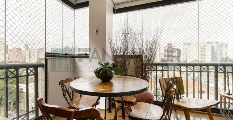 Imagem Apartamento de luxo para locação na Vila Nova Conceição, São Paulo-SP: 4 quartos, 3 suítes, 3 salas, 4 banheiros, 4 vagas, 180m².