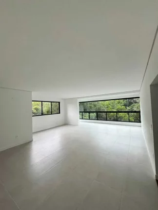 Imagem Apartamento com 3 suítes e 3 vagas de garagem na Praia Brava de Itajaí/SC