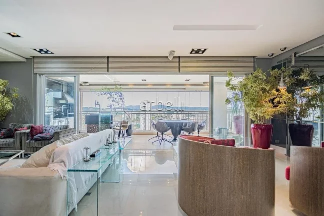 Imagem Apartamento com 206 M², 4 dormitórios sendo 3 suítes com varanda na suíte do casal, elevador soc...