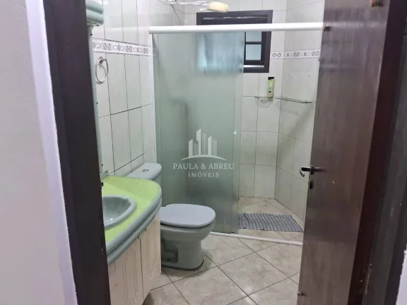 Imagem Sobrade de Alto Padrão 125m², 4 Quartos, 2 Suítes, 2 Vagas, 4 Banheiros, Área de Lazer com Churrasqueira e fogão a lenha no Parque São Vicente, Mauá-SP