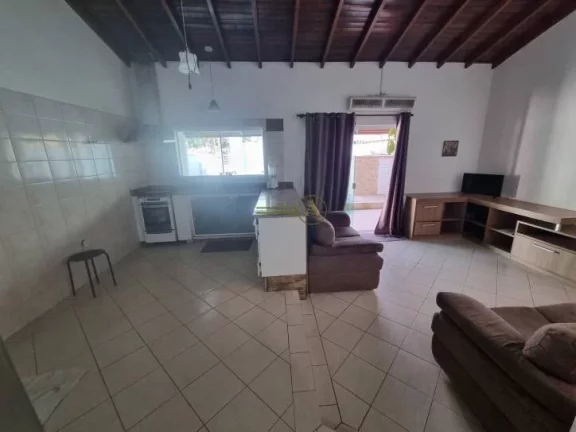 Imagem Casa térrea, com piscina e churrasqueira à venda apenas 40 metros da praia