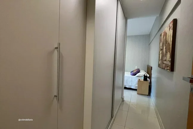 Imagem Localizado no vibrante bairro da Savassi, este apartamento oferece uma experiência de vida urbana s...