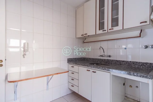 Imagem Ótimo apartamento com 78m², 3 dormitórios, sendo uma suíte, living com varanda, sala de jantar, ...