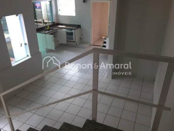 Imagem Descubra o equilíbrio perfeito entre conforto, lazer e segurança nessa linda casa de 180 m² const...