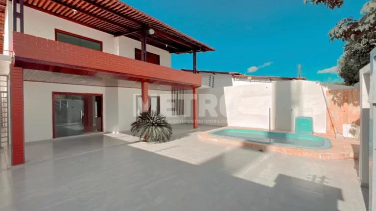 Casa Duplex, 04 Quartos, Sala de Estar, Sala de Jantar, 03 vagas de garagem, áre