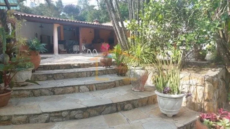 Imagem Maravilhosa casa em condomínio, 4 dormitórios, sendo 1 suíte, 4 salas sendo 2 com lareira, cozinh...
