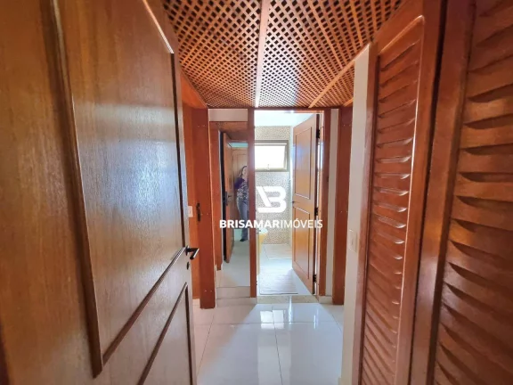 Imagem PITANGUEIRAS- DUAS QUADRAS DA PRAIA , TOTALMENTE REFORMADO E DECORADO, 02 VAGAS DE GARAGEM NO PRÉDIO.