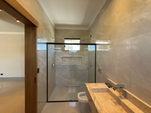Imagem Casa Térrea de Alto Padrão – Fachada Imponente e Arquitetura Contemporânea