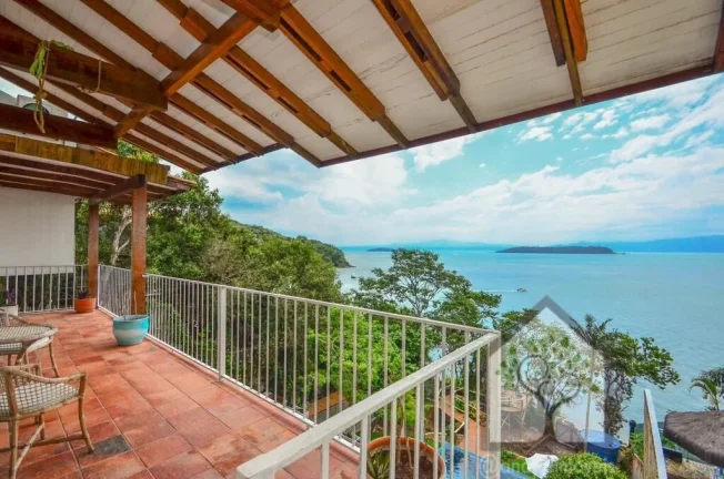 Imagem Mansão pé na areia em meio à natureza no Sambaqui