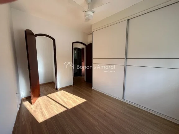 Imagem More com praticidade e excelente localização no coração de Campinas! Este apartamento conta com ...