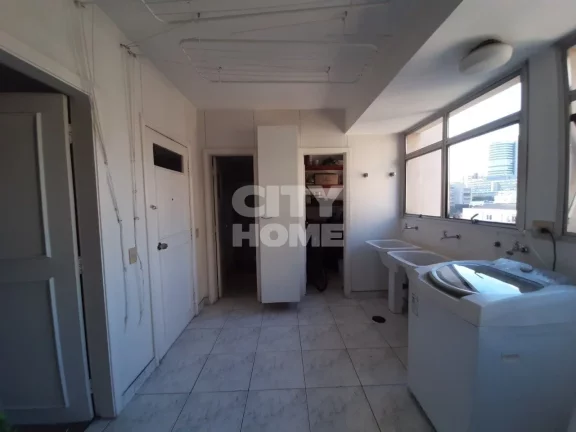 Imagem Apartamento de 300m2, com três suítes, mais um Home Office, hall, lavabo, sala de Jantar, Sala de ...