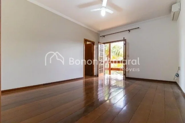 Imagem Ampla e confortável, esta excelente residência conta com 330m² de área construída, oferecendo e...
