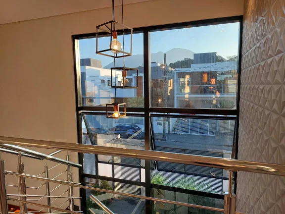 Imagem Casa Sobrado semimobiliada com 3 dormitórios sendo 1 suíte e 2 vagas, Pirabeiraba, Joinville/SC