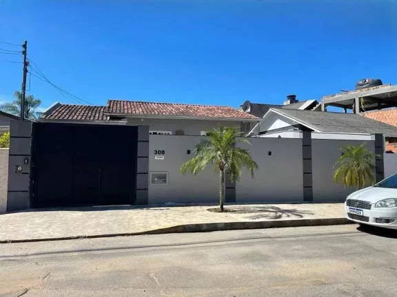 Imagem Casa com 2 dormitórios e 2 vagas de garagem em Camboriú