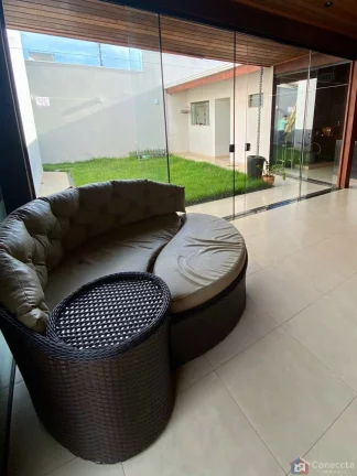 Imagem Linda Casa à Venda no Bairro Limoeiro, Patos de Minas - 3 Dormitórios, Varanda Gourmet e Mais!