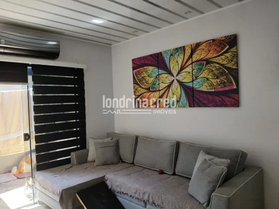 Imagem Linda casa no Cond. Terra Nova com 3 dormitórios (1 suíte), 2 vagas cobertas, 150m², planejados, ar-condicionado e ótimo aproveitamento do terreno de 145m².