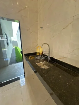 Imagem A casa possui 

- 3 quartos sendo 1 suíte 
- Sala 
- Cozinha 
- 2 banheiros 
- Área gurmet com chu...