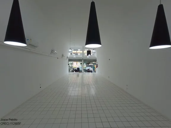 Imagem Super loja com 114 m² disponível para locação na principal avenida comercial de Peruíbe.