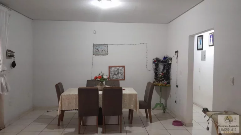 Imagem Casa para Venda em Aparecida de Goiânia, Vila Brasília, 3 dormitórios, 1 suíte, 2 banheiros, 5 vagas
