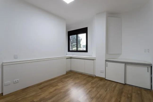 Imagem Apartamento 169M², 3Q, 2 Suítes, 3 Banheiros, 3 Vagas, Varanda, Piscina, Churrasqueira, Salão de Festas, Jardim.