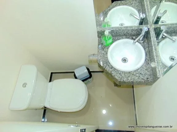 Imagem Tombo - Uma quadra do mar - Totalmente reformado - Garagem demarcada.