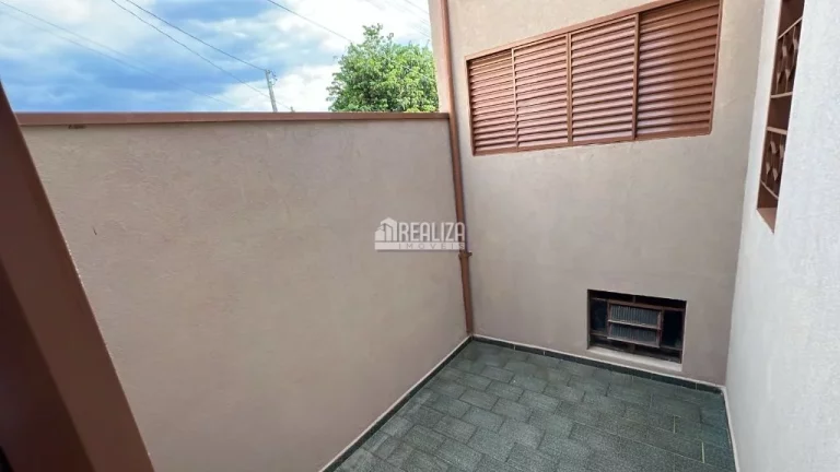 Imagem Casa de 3 quartos para alugar em Uberaba - Conjunto Pontal