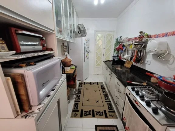 Imagem PITANGUEIRAS - LOCALIZAÇÃO PRIVILEGIADA, NA QUADRA DO MAR, AMPLO APARTAMENTO COM 80 M² ÚTEIS, CLARO E SUPER AREJADO, 1 VAGA DE GARAGEM NO PRÉDIO.