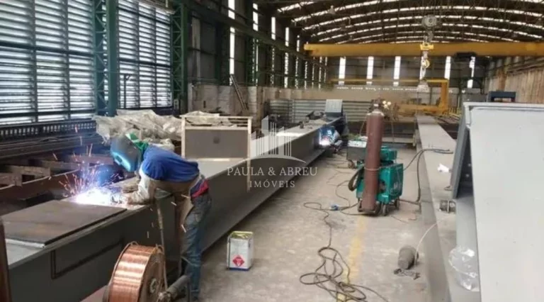 Imagem Vende ou Aluga Galpão Comercial com 3.500m², Zona Mista e Urbana, Ponte Rolante 20, 10 e 3 TON. Pé direito 8 mts em Rio Grande da Serra-SP