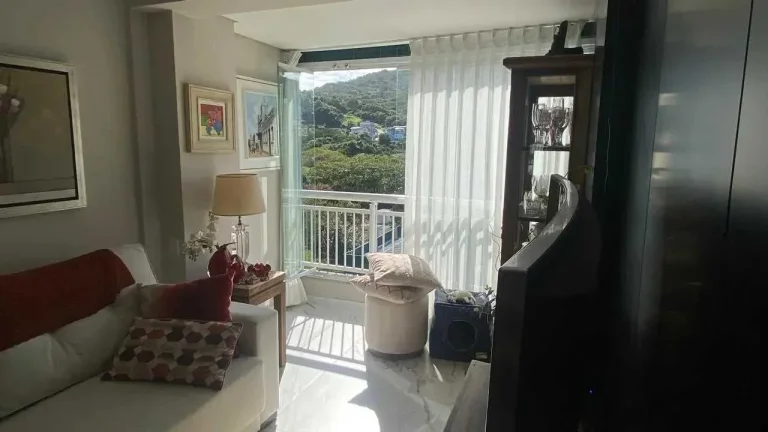 Imagem Apartamento mobiliado 3 dormitórios sendo 1 suíte e 1 vaga no Bairro Itacorubi em Florianópolis/SC