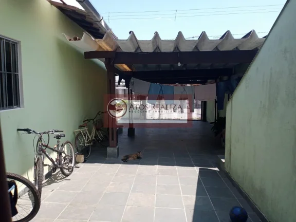 Imagem Oportunidade a venda no Bairro de Veleiros. Vendo excelente casa com Edícula em Veleiros, são 250m² de área, com 3 dormitórios, sendo 1 Suíte, sala, Cozinha, área de lavanderia, área de churrasqueira com banheiro, edícula com 2 cômodos e banheiro, maís um