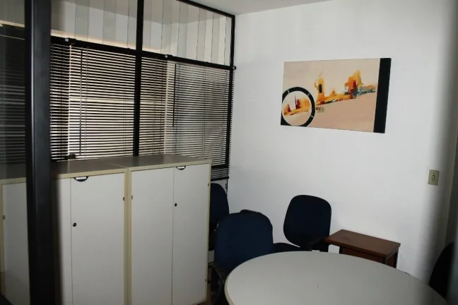 Imagem Sala Comercial 36 m² 200 metros do Metro Se Toda Mobiliada