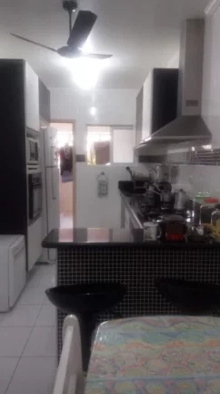 Imagem ÓTIMO APARTAMENTO NA PRAIA DE ASTÚRIAS, 3 DORMITÓRIOS. LAZER, 1 VAGA DE GARAGEM.
